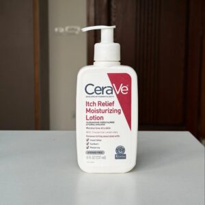 CeraVe Itch Relief Moisturizing Lotion | Fast-Acting Relief for Dry, Itchy Skin | With Ceramides, Niacinamide & Hyaluronic Acid | 237ml